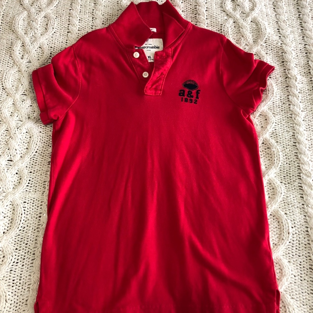 ABERCROMBIE RED T-SHIRT BOYS SIZE XL